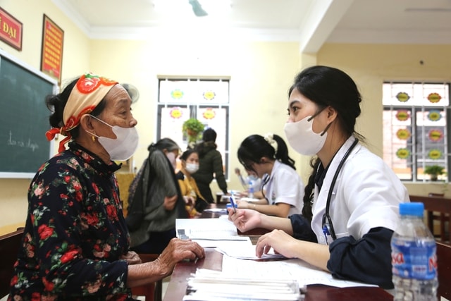 Thứ trưởng Bộ Y tế tham dự chương trình khám bệnh và tặng quà tại Nghệ An- Ảnh 12.