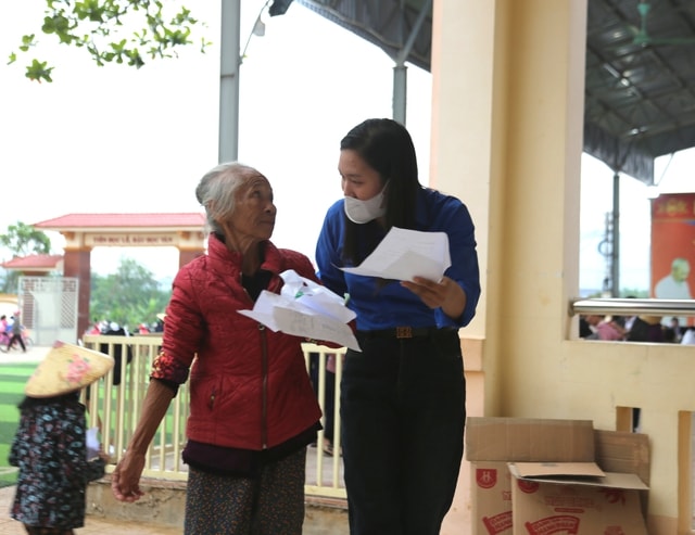 Thứ trưởng Bộ Y tế tham dự chương trình khám bệnh và tặng quà tại Nghệ An- Ảnh 18.