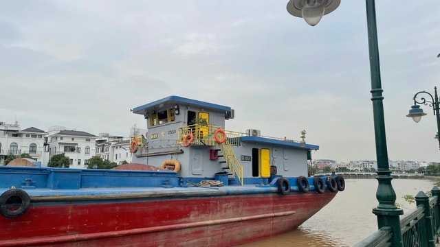 Hải Phòng: Sà lan đâm gẫy nhiều cột đèn đường trên sông Tam Bạc- Ảnh 5. Hải Phòng: Sà lan đâm gẫy nhiều cột đèn đường trên sông Tam Bạc- Ảnh 5.