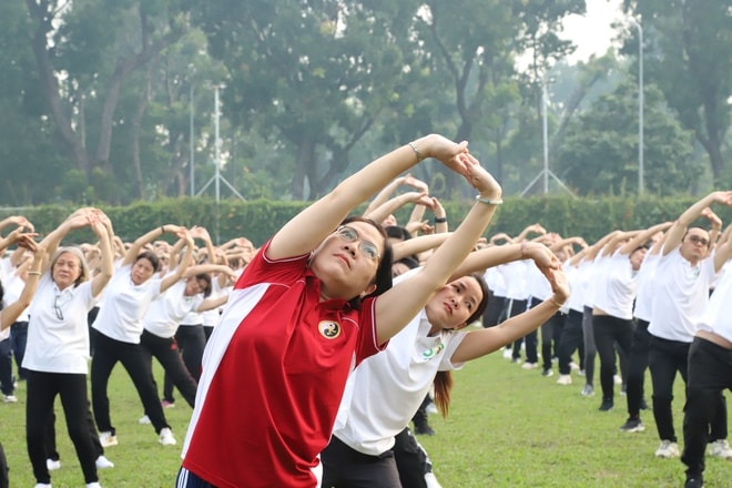 Gần 2.000 người đồng diễn dưỡng sinh vì sức khỏe cộng đồng- Ảnh 3.
