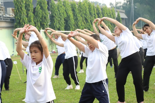 Gần 2.000 người đồng diễn dưỡng sinh vì sức khỏe cộng đồng- Ảnh 5.