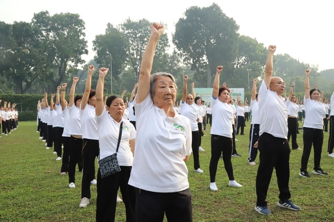 Gần 2.000 người đồng diễn dưỡng sinh vì sức khỏe cộng đồng- Ảnh 4.