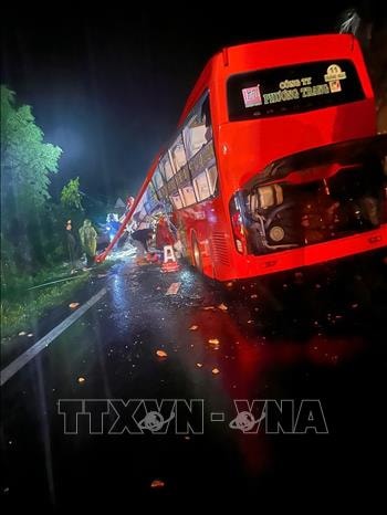 Khánh Hòa: Sạt lở đèo Khánh Lê và đèo Khánh Sơn khiến nhiều người bị vùi lấp- Ảnh 3. Khánh Hòa: Sạt lở đèo Khánh Lê và đèo Khánh Sơn khiến nhiều người bị vùi lấp- Ảnh 3.