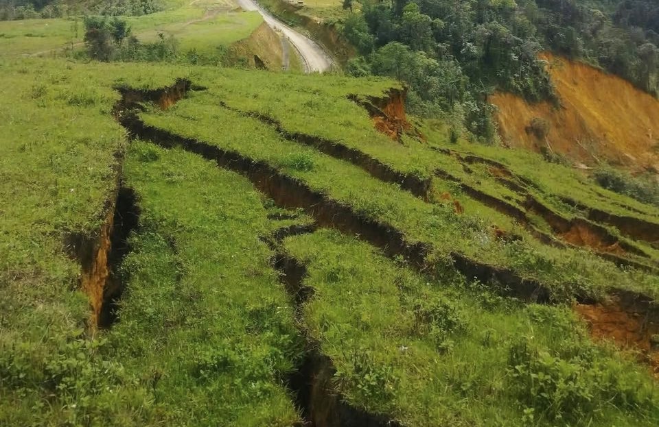 Đồn Biên phòng nhận đỡ đầu 2 bé có cha mẹ mất tích trong sạt lở đất- Ảnh 4. Đồn Biên phòng nhận đỡ đầu 2 bé có cha mẹ mất tích trong sạt lở đất- Ảnh 4.