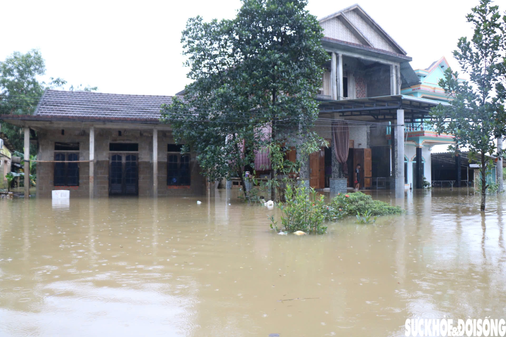 Lũ dâng hơn 2m nhấn chìm ngôi làng miền núi ở Huế- Ảnh 2.