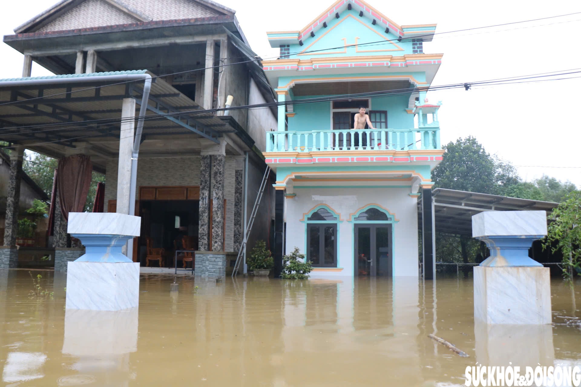 Lũ dâng hơn 2m nhấn chìm ngôi làng miền núi ở Huế- Ảnh 9.