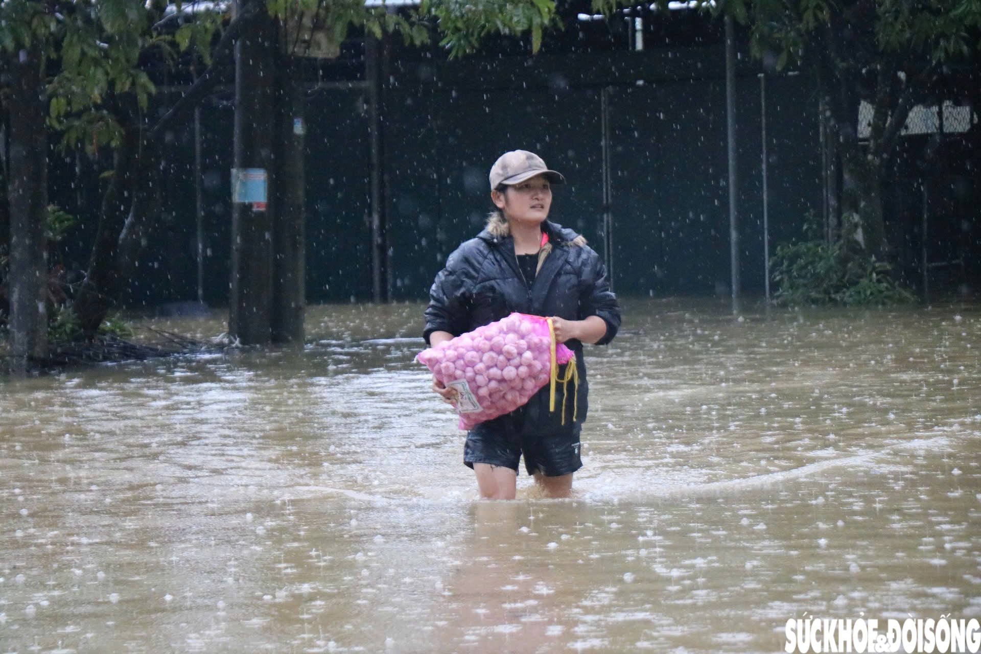 Lũ dâng hơn 2m nhấn chìm ngôi làng miền núi ở Huế- Ảnh 12.