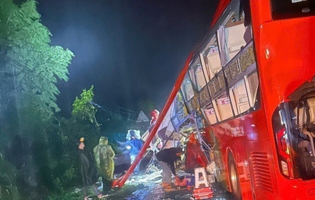 Sạt lở đèo Khánh Lê làm 6 người chết: Thủ tướng yêu cầu cứu hộ nhanh nhất có thể- Ảnh 1. Sạt lở đèo Khánh Lê làm 6 người chết: Thủ tướng yêu cầu cứu hộ nhanh nhất có thể- Ảnh 1.