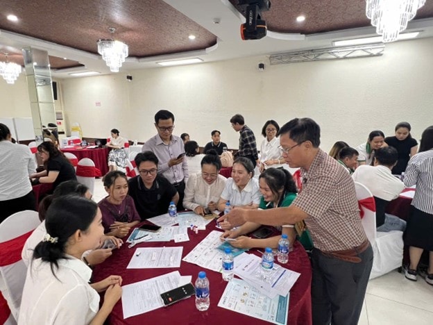 Hướng tới mục tiêu chấm dứt dịch AIDS vào năm 2030: Khi cộng đồng trở thành 'người bạn đồng hành' trong cuộc chiến chống HIV/AIDS- Ảnh 2.