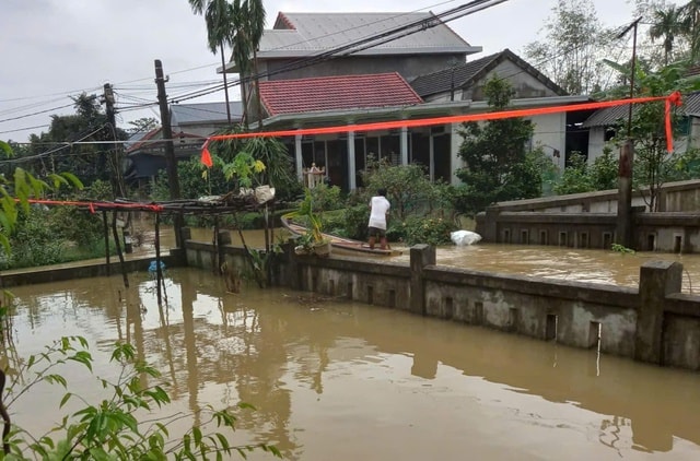 Huế cảnh báo mưa lũ, học sinh nghỉ học ngày 17/11, trừ khu vực không bị ảnh hưởng- Ảnh 1. Huế cảnh báo mưa lũ, học sinh nghỉ học ngày 17/11, trừ khu vực không bị ảnh hưởng- Ảnh 1.