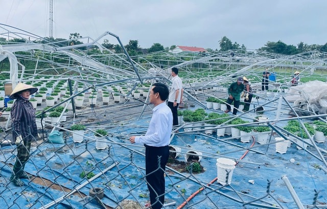 Nhận ra lốc xoáy thì mái tôn đã bay loảng xoảng- Ảnh 6. Nhận ra lốc xoáy thì mái tôn đã bay loảng xoảng- Ảnh 6.