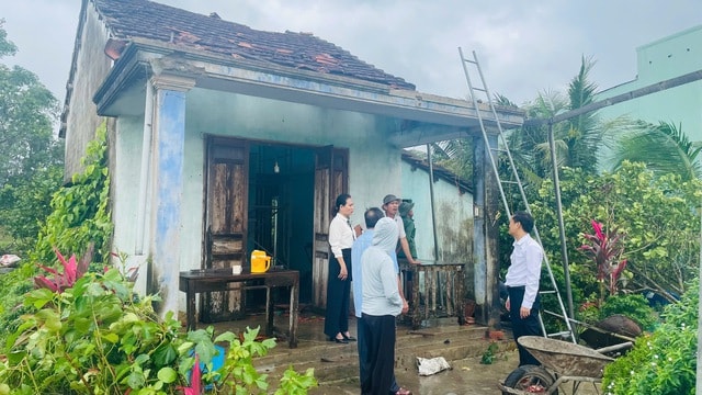 Nhận ra lốc xoáy thì mái tôn đã bay loảng xoảng- Ảnh 7. Nhận ra lốc xoáy thì mái tôn đã bay loảng xoảng- Ảnh 7.