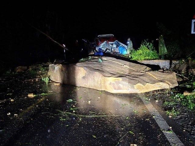 Nhiều nơi ở Khánh Hòa ngập sâu do mưa lớn- Ảnh 3. Nhiều nơi ở Khánh Hòa ngập sâu do mưa lớn- Ảnh 3.