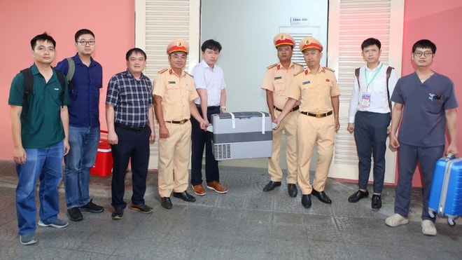 Ca ghép gan xuyên Việt cứu sống bé 2 tuổi bị teo đường mật bẩm sinh- Ảnh 2.