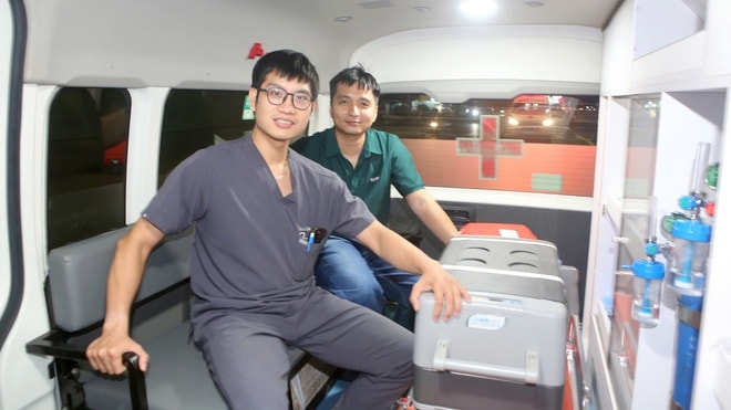 Ca ghép gan xuyên Việt cứu sống bé 2 tuổi bị teo đường mật bẩm sinh- Ảnh 1.