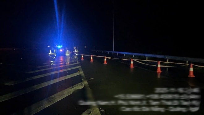 Lốc xoáy đánh sập cabin trạm thu phí Tam Kỳ, các tài xế lưu ý lộ trình di chuyển- Ảnh 3. Lốc xoáy đánh sập cabin trạm thu phí Tam Kỳ, các tài xế lưu ý lộ trình di chuyển- Ảnh 3.