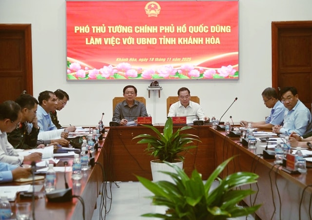 Phó Thủ tướng thăm nạn nhân vụ sạt lở đèo Khánh Lê, yêu cầu phương án nhanh nhất tìm kiếm người mất tích- Ảnh 2.