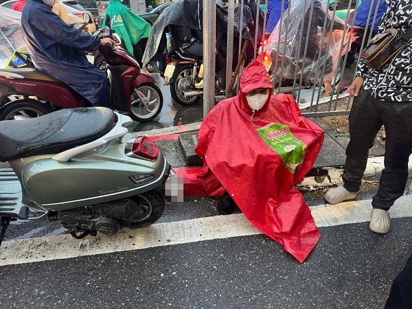 Cướp xe máy của nữ sinh, kẻ gây án bị CSGT trực chốt tóm gọn- Ảnh 1. Cướp xe máy của nữ sinh, kẻ gây án bị CSGT trực chốt tóm gọn- Ảnh 1.