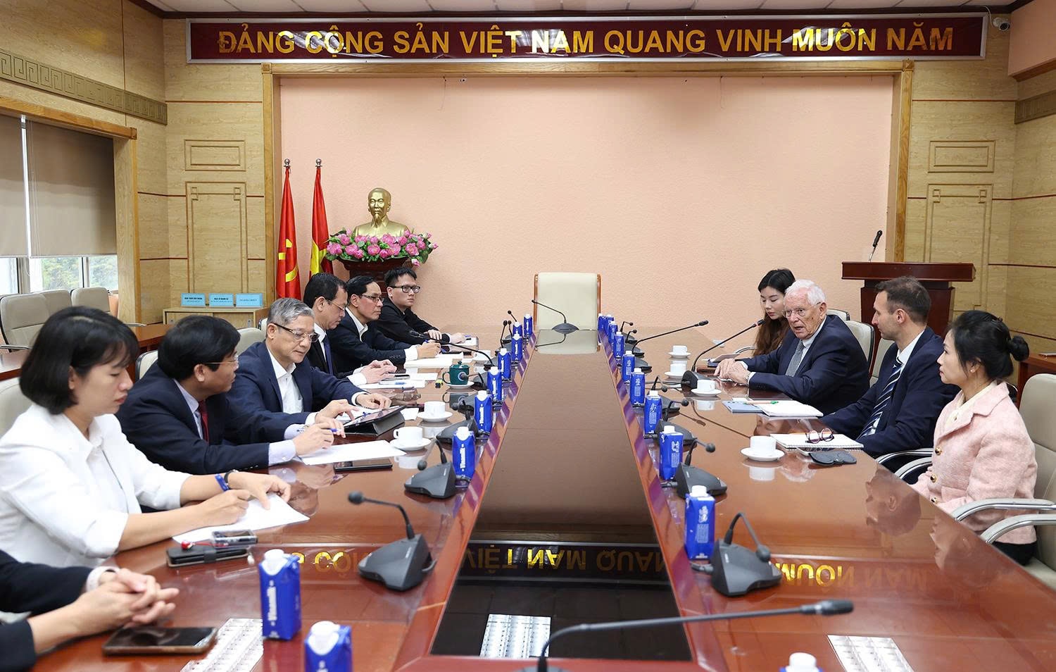 Thứ trưởng Nguyễn Tri Thức tiếp Hiệu trưởng Trường Đại học Khoa học Ứng dụng IMC Krems- Cộng hòa Áo- Ảnh 1.