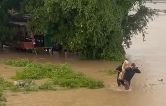 Mưa lũ ở Khánh Hoà gây thiệt hại hơn 370 tỷ đồng, nhiều công trình hư hỏng nặng- Ảnh 4.