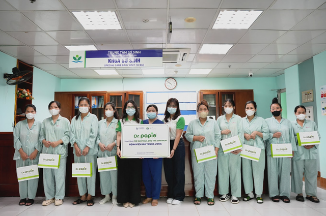 Những món quà nhỏ giữa nơi sự sống mong manh: Dr.Papie đồng hành cùng trẻ sinh non tại Bệnh viện Nhi Trung ương- Ảnh 1. Những món quà nhỏ giữa nơi sự sống mong manh: Dr.Papie đồng hành cùng trẻ sinh non tại Bệnh viện Nhi Trung ương- Ảnh 1.
