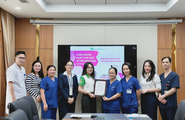 Những món quà nhỏ giữa nơi sự sống mong manh: Dr.Papie đồng hành cùng trẻ sinh non tại Bệnh viện Nhi Trung ương- Ảnh 2. Những món quà nhỏ giữa nơi sự sống mong manh: Dr.Papie đồng hành cùng trẻ sinh non tại Bệnh viện Nhi Trung ương- Ảnh 2.