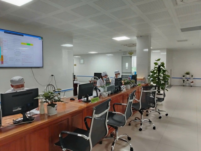 Bệnh viện Đa khoa Trung ương Cần Thơ chuẩn hóa môi trường y tế thân thiện với người bệnh- Ảnh 1.