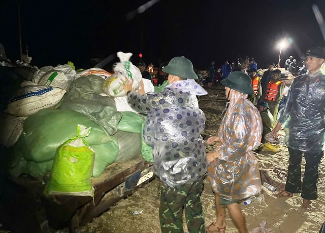 Đội mưa, xuyên đêm cứu kè An Lương trước nguy cơ tái sạt lở dữ dội- Ảnh 11.