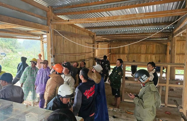 Núi phát ra tiếng nổ lớn, lực lượng tìm kiếm 3 người mất tích phải tạm dừng- Ảnh 7.