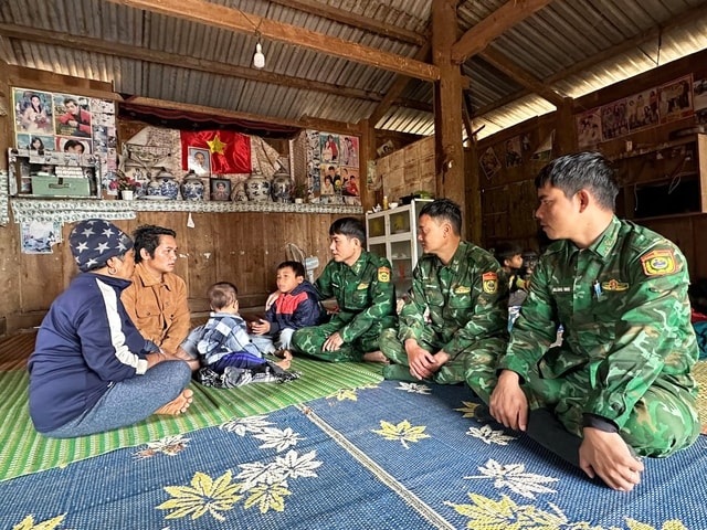 Núi phát ra tiếng nổ lớn, lực lượng tìm kiếm 3 người mất tích phải tạm dừng- Ảnh 9.