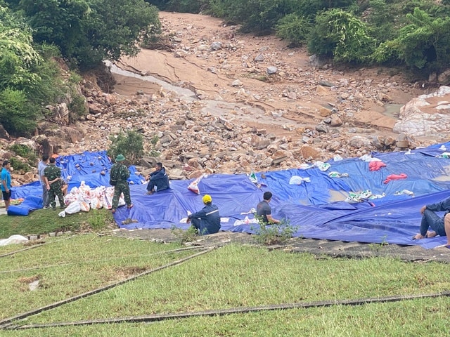 Hồ Sông Cái lớn nhất tỉnh Khánh Hoà tiếp tục vượt mực nước thiết kế, mở 5 cửa van xả lũ- Ảnh 2.