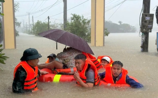 Thủ tướng yêu cầu huy động mọi lực lượng cứu dân vùng lũ Gia Lai – Đắk Lắk- Ảnh 1.