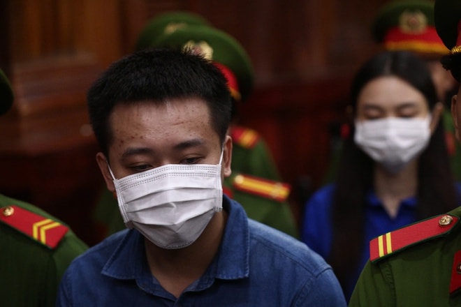 Hằng Du Mục, Quang Linh Vlogs, Thuỳ Tiên lĩnh 2 năm tù giam- Ảnh 4. Hằng Du Mục, Quang Linh Vlogs, Thuỳ Tiên lĩnh 2 năm tù giam- Ảnh 4.