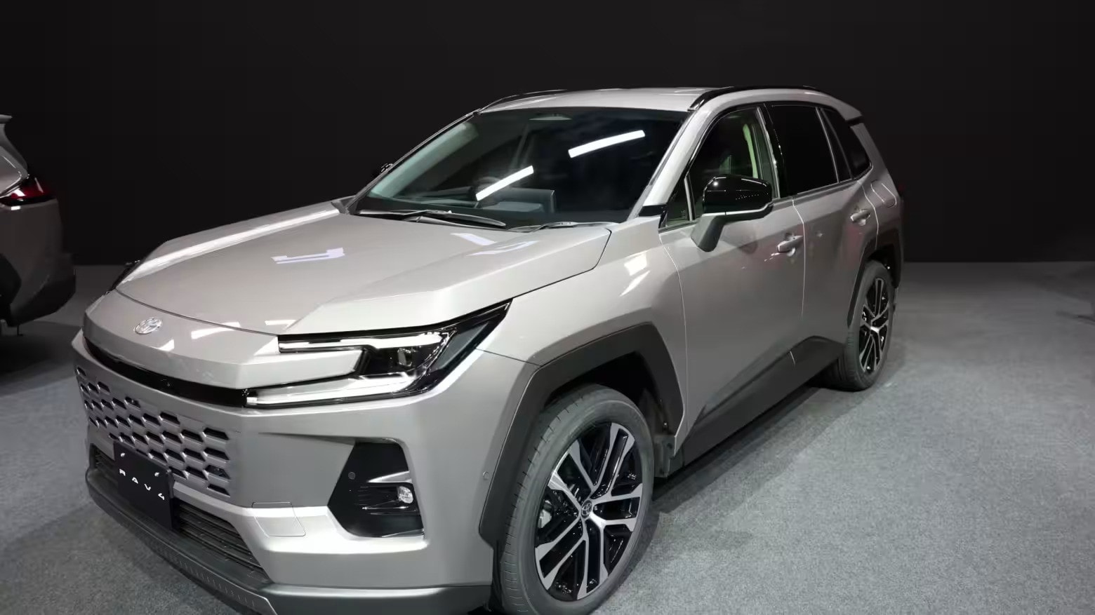 Toyota sẽ kéo dài vòng đời các mẫu xe chủ lực lên trung bình 9 năm, thay vì 7 năm như hiện tại và 5 năm như trước kia. (Ảnh Nikkei)