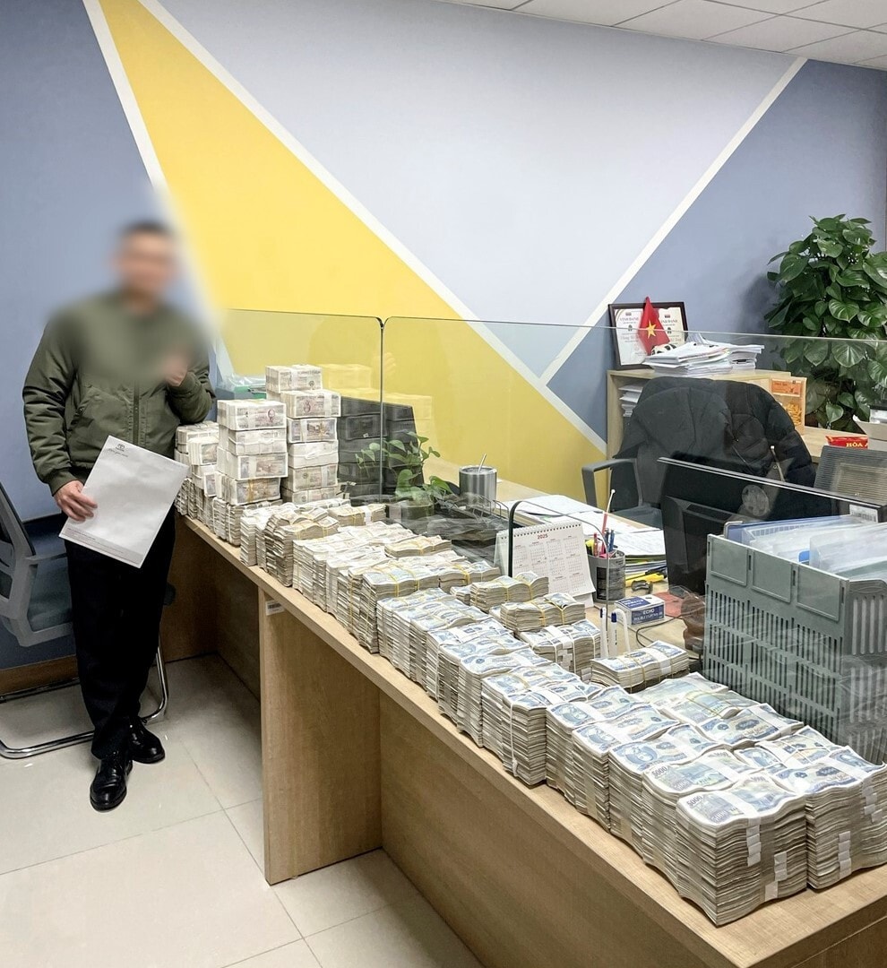 Sự việc nhanh chóng thu hút sự chú ý khi hình ảnh những cọc tiền lẻ chất đầy trong thùng giấy được nhân viên đại lý đăng tải. (Ảnh: Toyota Lạng Sơn)