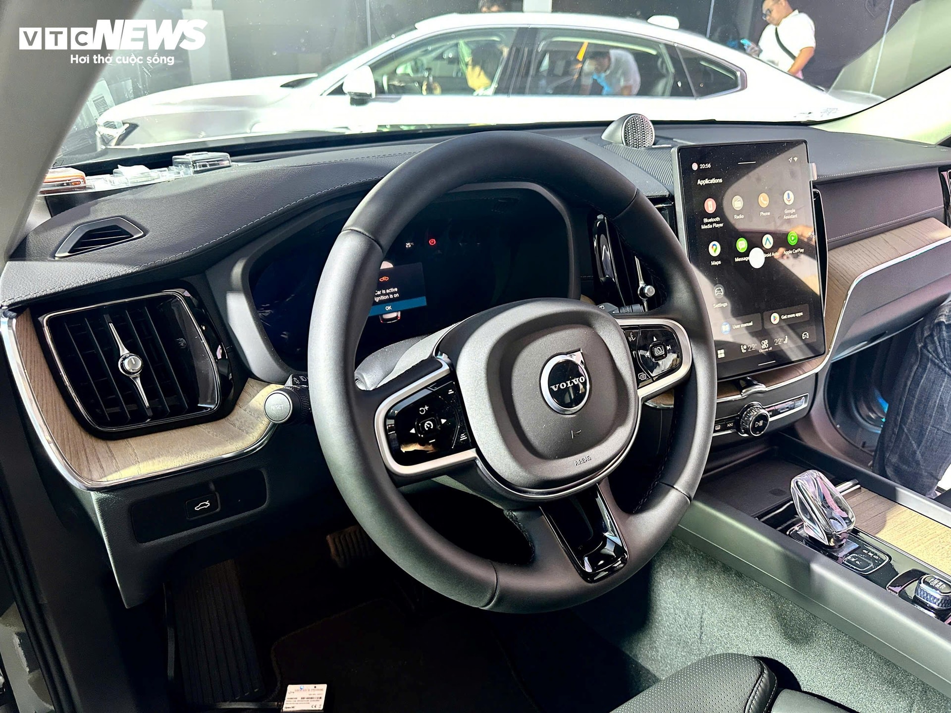 Khoang lái thiết kế với tinh thần Scandinavian của Volvo XC 60. (Ảnh: Mạnh Hùng)