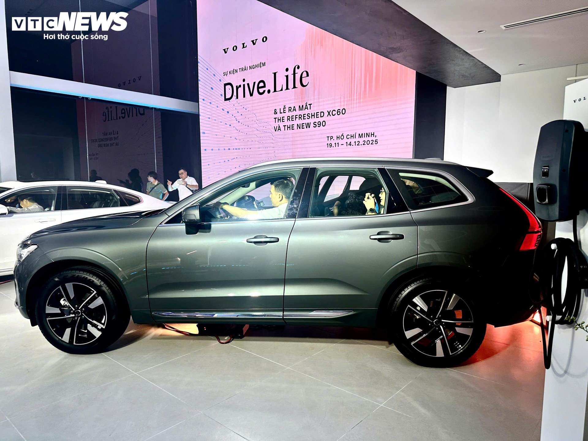Kể từ khi ra mắt vào năm 2008, mẫu SUV 5 chỗ ngồi XC60 đã liên tục giữ vững vị thế là dòng xe bán chạy nhất của Volvo trên toàn thế giới với hơn 2,7 triệu chiếc được giao đến khách hàng. (Ảnh: Mạnh Hùng)