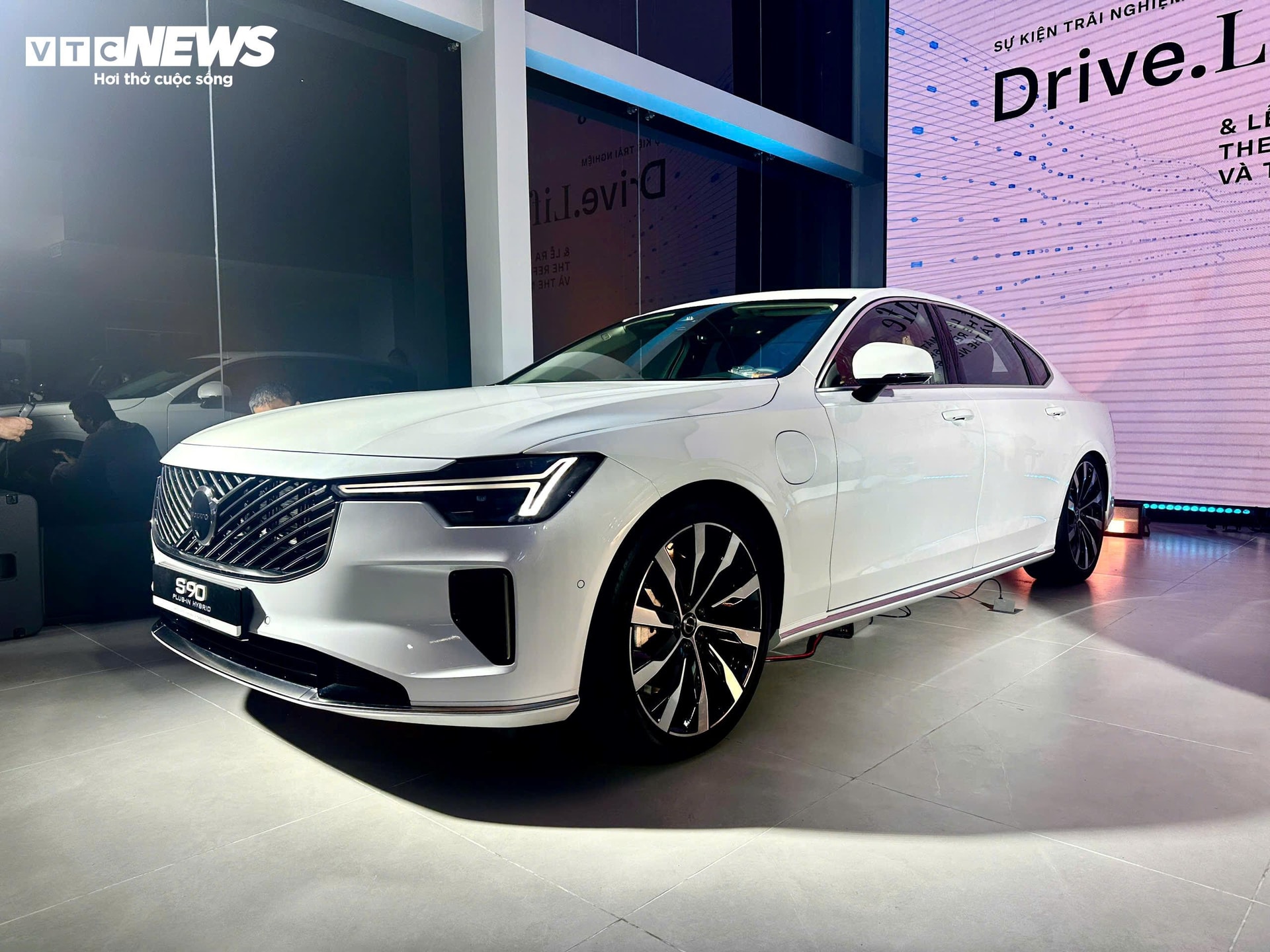 Đèn chiếu sáng đặc trưng dạng