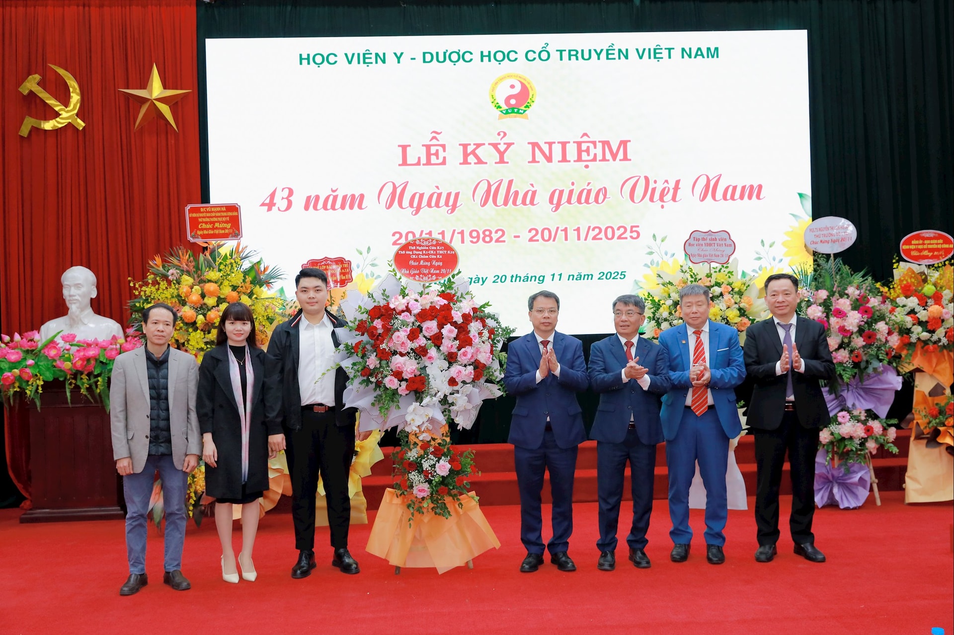 Phó Giáo sư, Tiến sĩ Nguyễn Quốc Huy, Giám đốc Học viện Y-Dược học cổ truyền Việt Nam 2