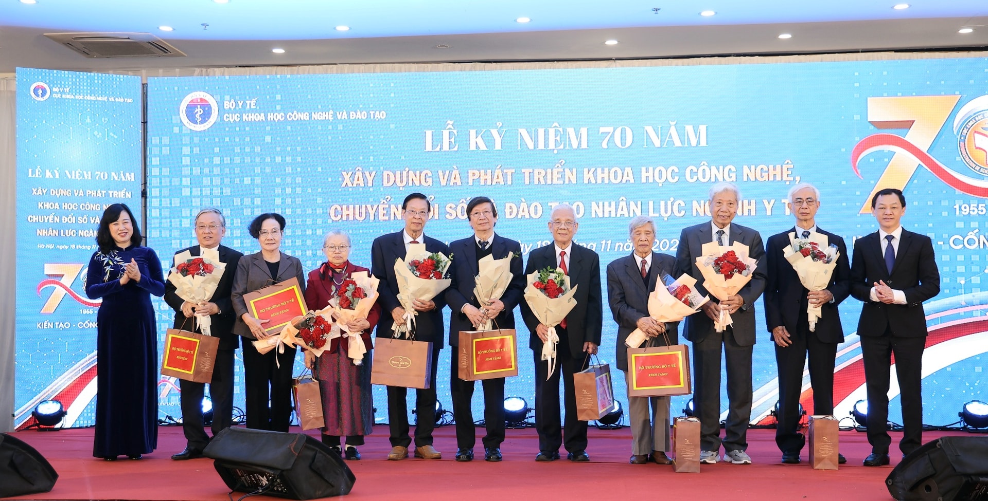 Ngành Y tế luôn trân trọng, biết ơn, tự hào về các thế hệ thầy, cô giáo, giảng viên y khoa...- Ảnh 1. Ngành Y tế luôn trân trọng, biết ơn, tự hào về các thế hệ thầy, cô giáo, giảng viên y khoa...- Ảnh 1.