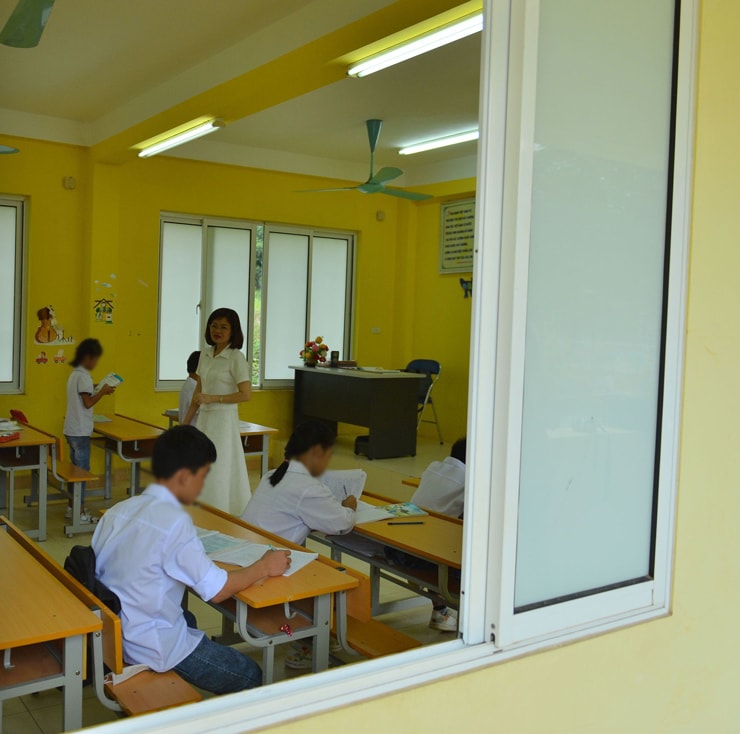 Cô giáo gần 20 năm chở những chuyến đò đặc biệt- Ảnh 1. Cô giáo gần 20 năm chở những chuyến đò đặc biệt- Ảnh 1.