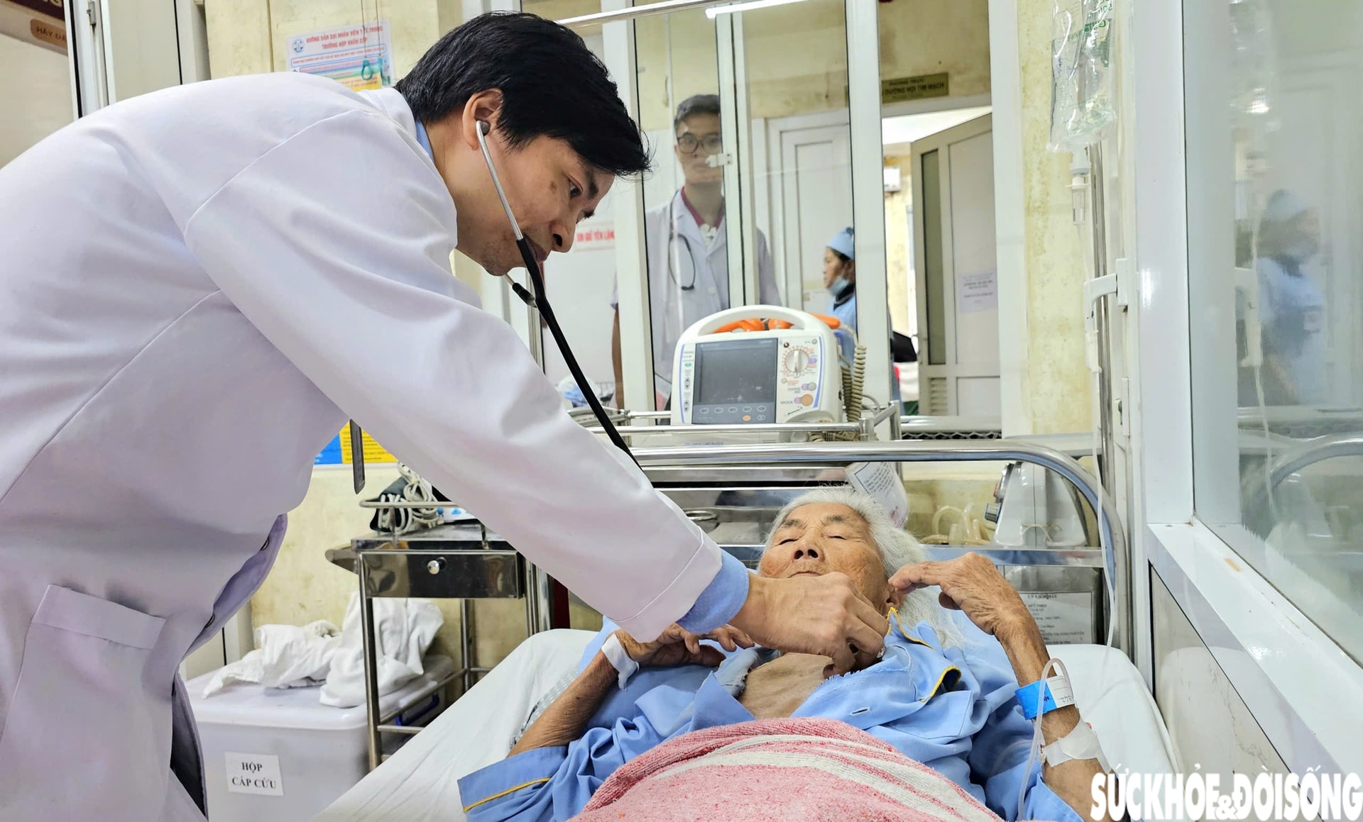 Giáo sư trẻ nhất ngành Y 2025: 'Kiến thức có thể thay đổi nhưng y đức phải luôn vẹn nguyên'- Ảnh 3.