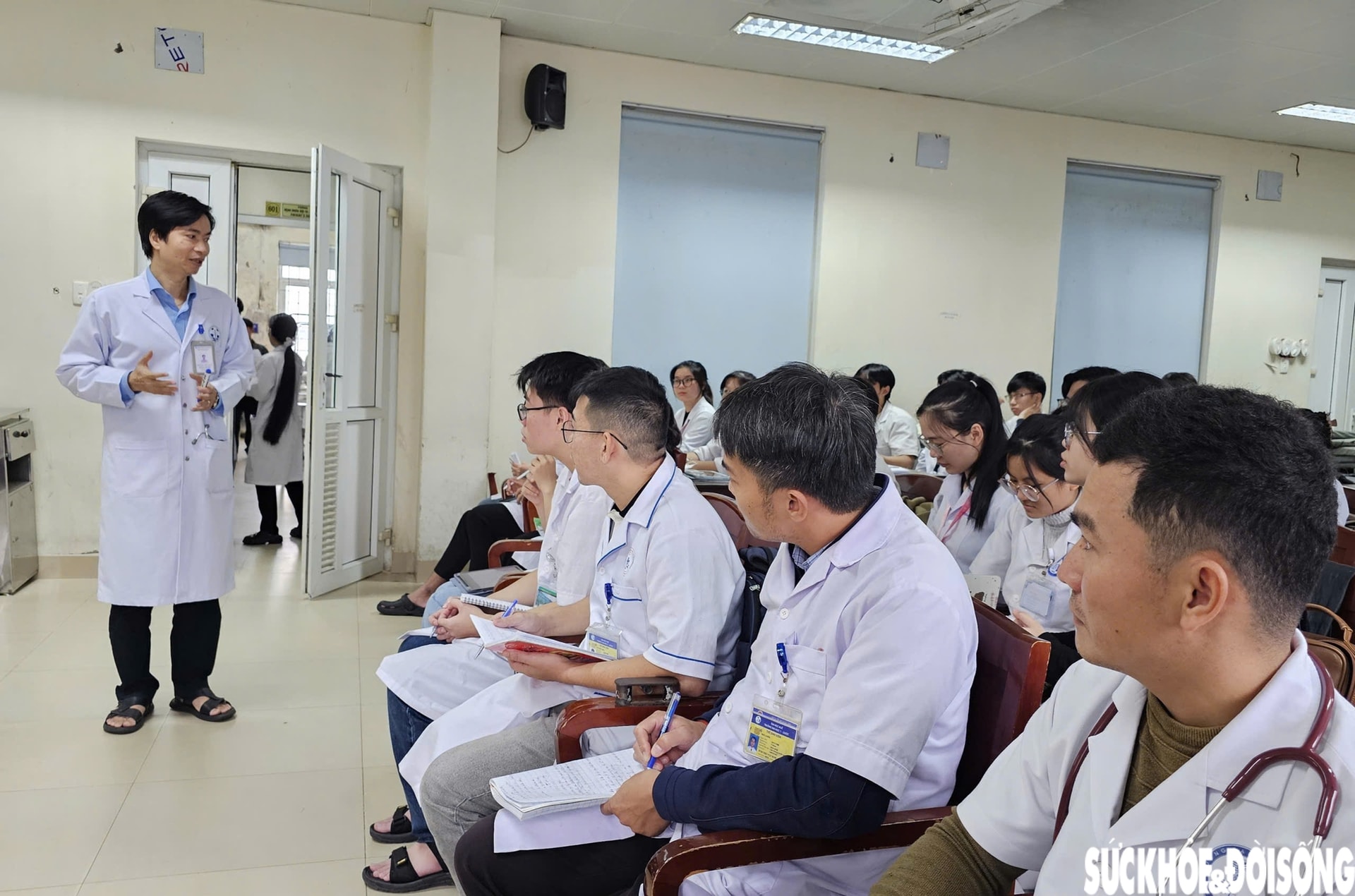 Giáo sư trẻ nhất ngành Y 2025: 'Kiến thức có thể thay đổi nhưng y đức phải luôn vẹn nguyên'- Ảnh 6.