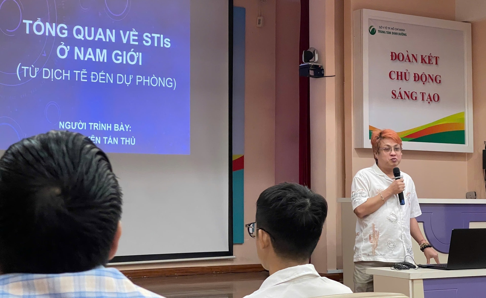 Bác sĩ sống chung với HIV hơn 15 năm và hành trình 'ngừng cho HIV quyền phá hỏng cuộc đời mình'- Ảnh 4. Bác sĩ sống chung với HIV hơn 15 năm và hành trình 'ngừng cho HIV quyền phá hỏng cuộc đời mình'- Ảnh 4.