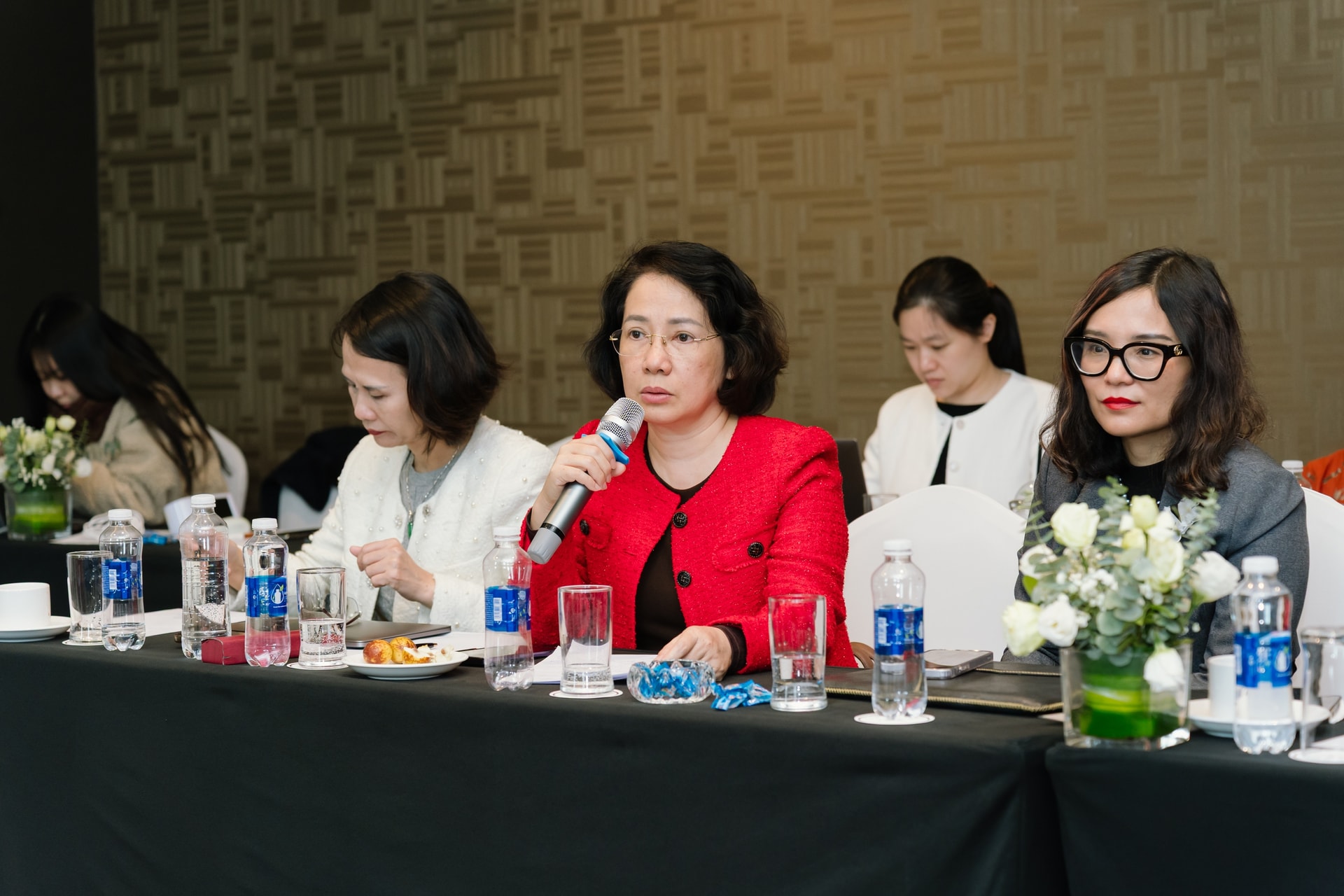 Nồng độ bụi mịn PM2.5 tăng gấp 2 lần khuyến cáo của WHO tại nơi vẫn cho hút thuốc trong nhà- Ảnh 4.