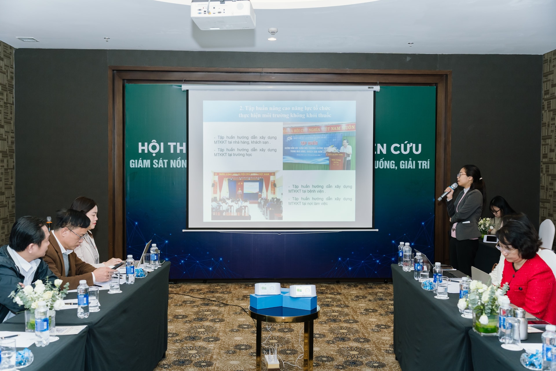 Nồng độ bụi mịn PM2.5 tăng gấp 2 lần khuyến cáo của WHO tại nơi vẫn cho hút thuốc trong nhà- Ảnh 5.