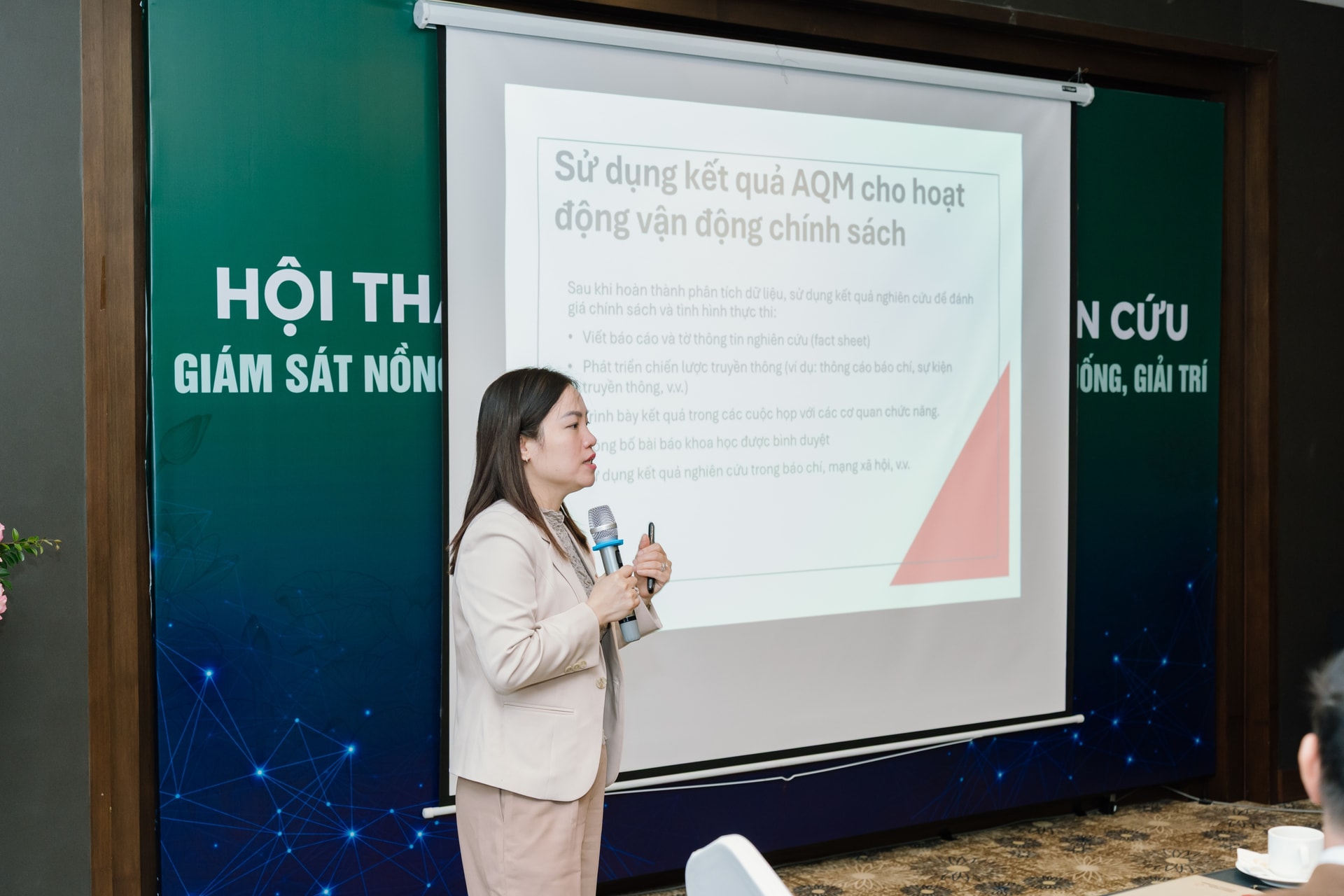 Nồng độ bụi mịn PM2.5 tăng gấp 2 lần khuyến cáo của WHO tại nơi vẫn cho hút thuốc trong nhà- Ảnh 6.