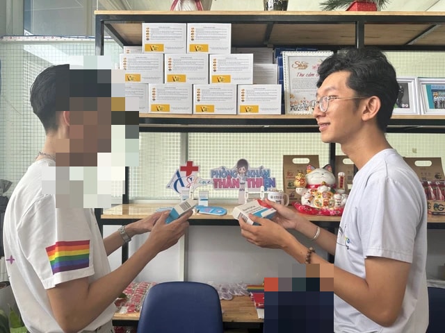 'Đồng tâm hiệp lực' để chấm dứt dịch HIV/AIDS- Ảnh 2.