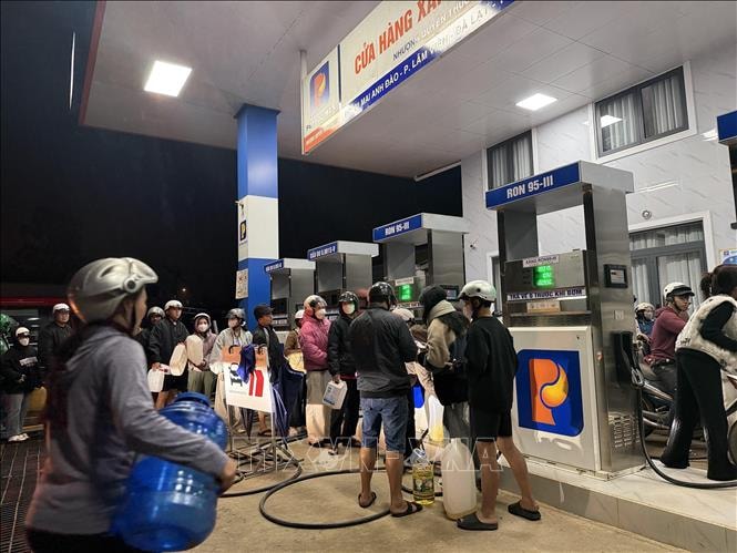 Lâm Đồng đảm bảo nguồn cung xăng dầu, khuyến cáo người dân không mua tích trữ- Ảnh 1.
