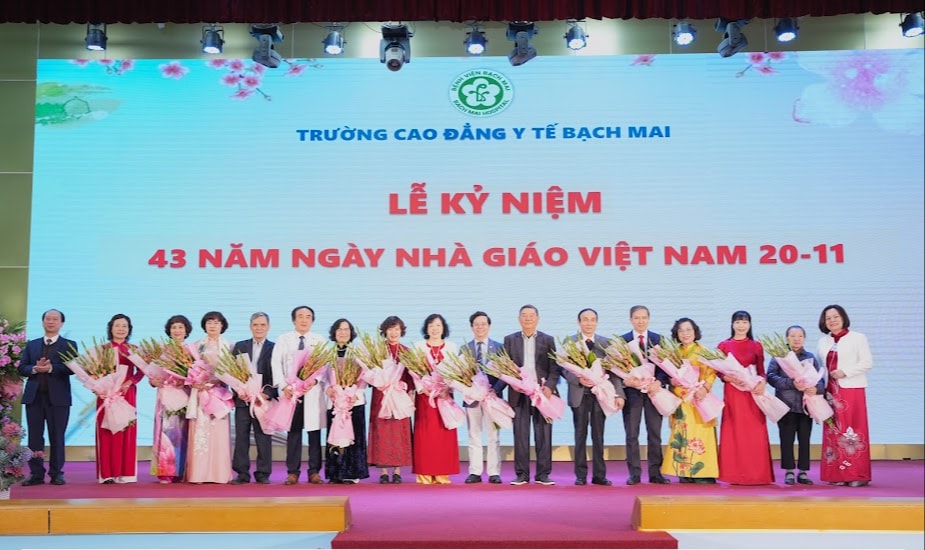 Ngành Y tế luôn trân trọng, biết ơn, tự hào về các thế hệ thầy, cô giáo, giảng viên y khoa...- Ảnh 3. Ngành Y tế luôn trân trọng, biết ơn, tự hào về các thế hệ thầy, cô giáo, giảng viên y khoa...- Ảnh 3.